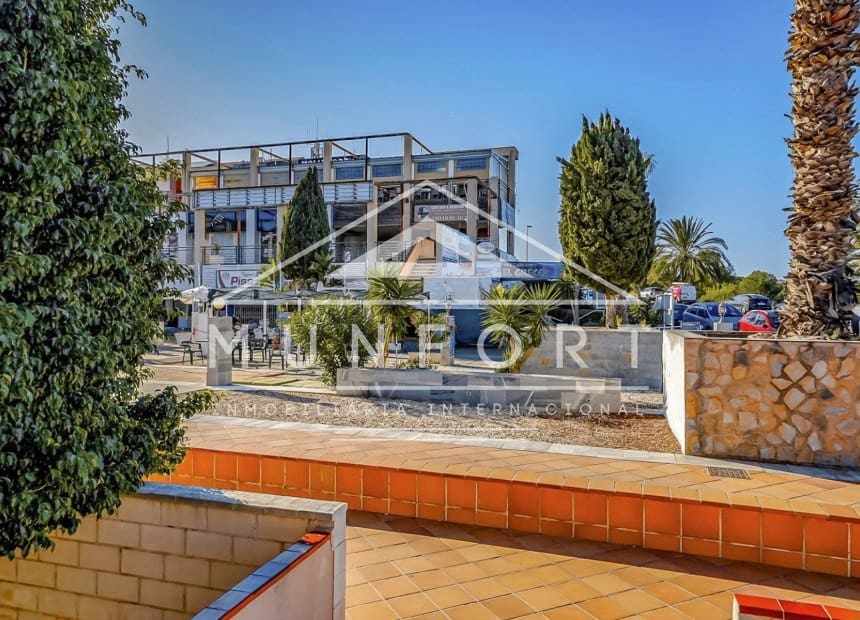 4 soveværelse Villa til salg i Villamartin med swimmingpool garage - € 399.000 (Ref: 10093743)