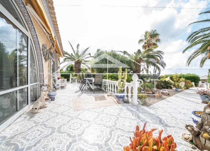 2 bedroom Villa for sale in Orihuela Costa with pool garage - € 450,000 (Ref: 10093744)