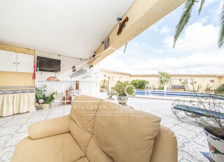 2 bedroom Villa for sale in Orihuela Costa with pool garage - € 450,000 (Ref: 10093744)