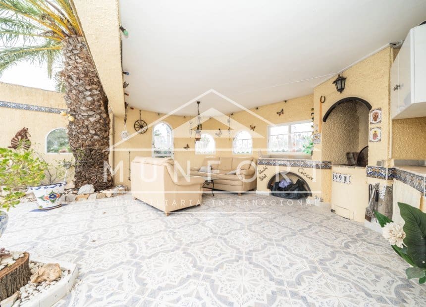 2 bedroom Villa for sale in Orihuela Costa with pool garage - € 450,000 (Ref: 10093744)