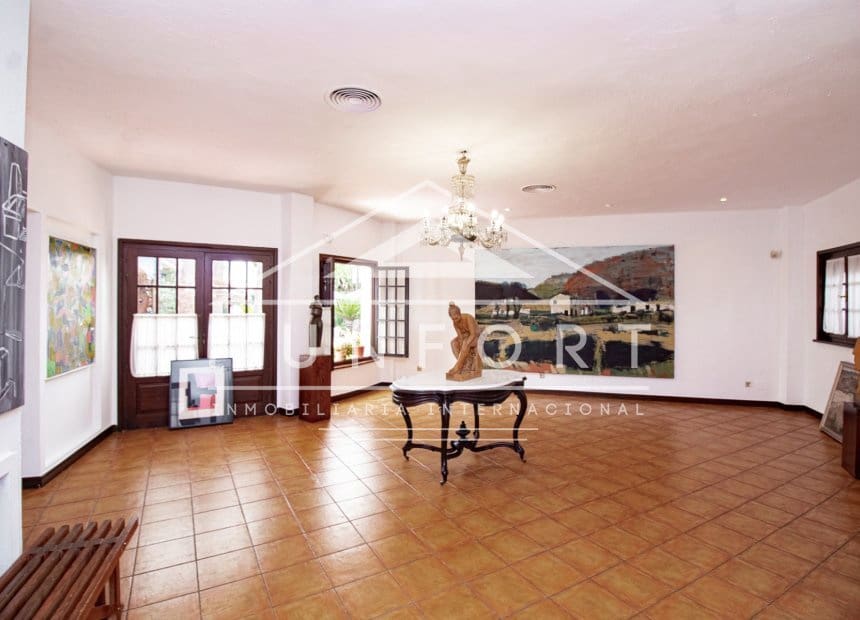 3 slaapkamer Commercieel te koop in Dehesa de Campoamor - € 850.000 (Ref: 10095044)