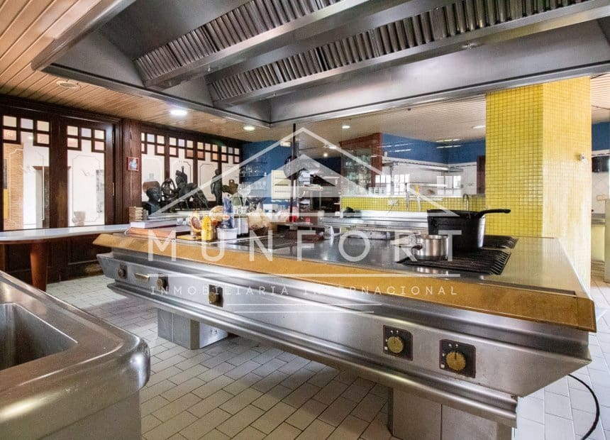 3 slaapkamer Commercieel te koop in Dehesa de Campoamor - € 850.000 (Ref: 10095044)