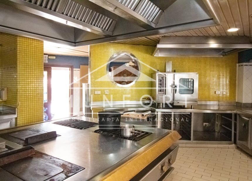 3 slaapkamer Commercieel te koop in Dehesa de Campoamor - € 850.000 (Ref: 10095044)