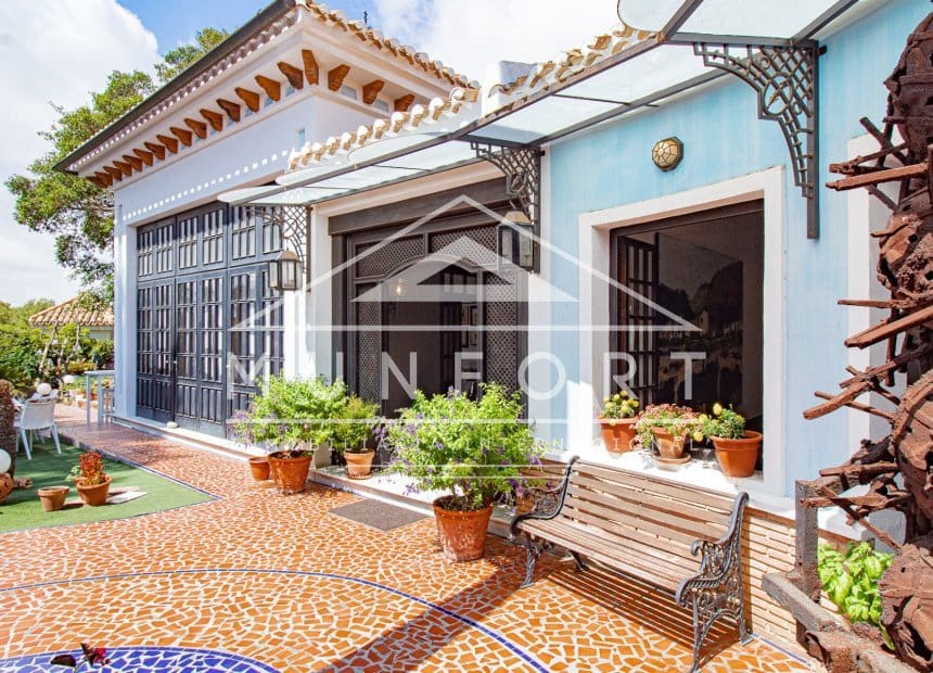 3 slaapkamer Commercieel te koop in Dehesa de Campoamor - € 850.000 (Ref: 10095044)