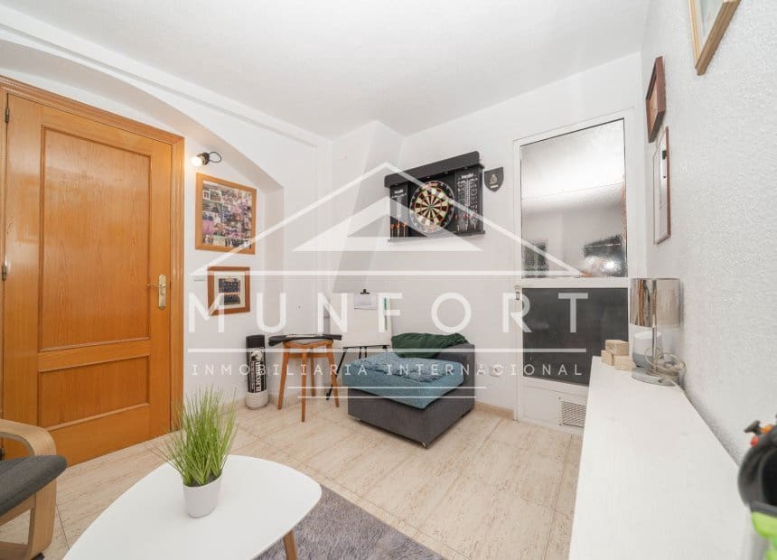 8 soveværelse Rækkehus til salg i Los Cuarteros med garage - € 359.000 (Ref: 10095046)