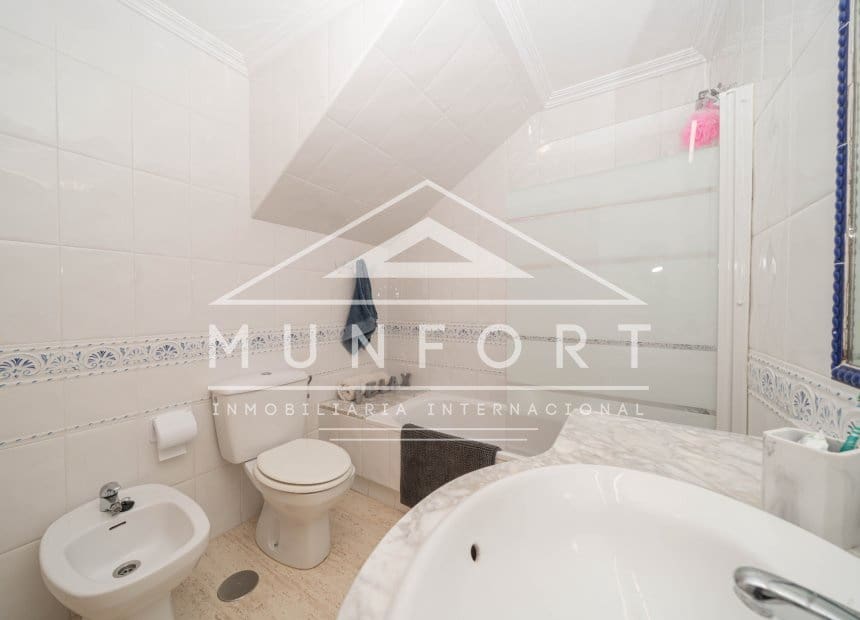 8 soveværelse Rækkehus til salg i Los Cuarteros med garage - € 359.000 (Ref: 10095046)
