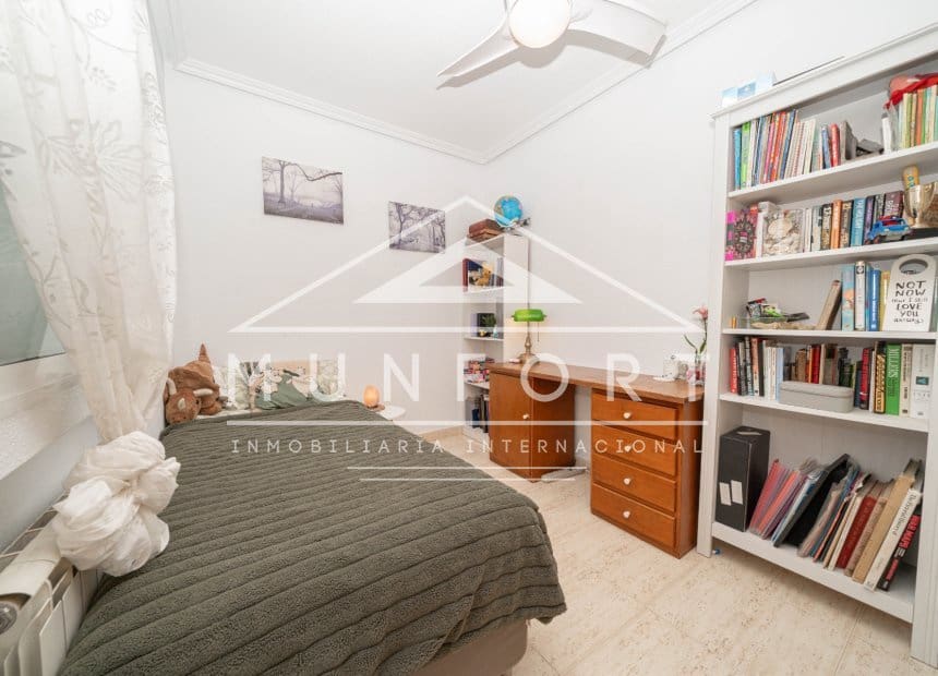 8 soveværelse Rækkehus til salg i Los Cuarteros med garage - € 359.000 (Ref: 10095046)