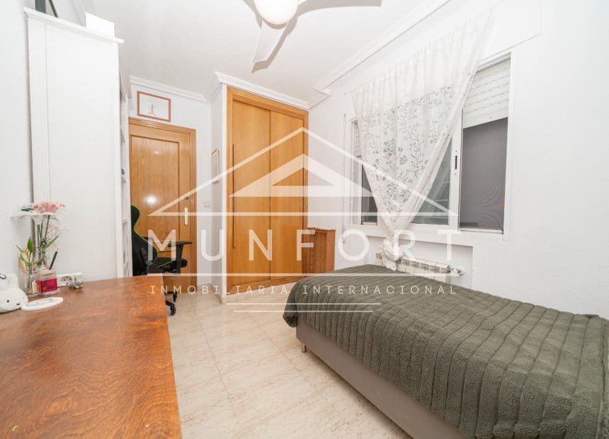 8 soveværelse Rækkehus til salg i Los Cuarteros med garage - € 359.000 (Ref: 10095046)