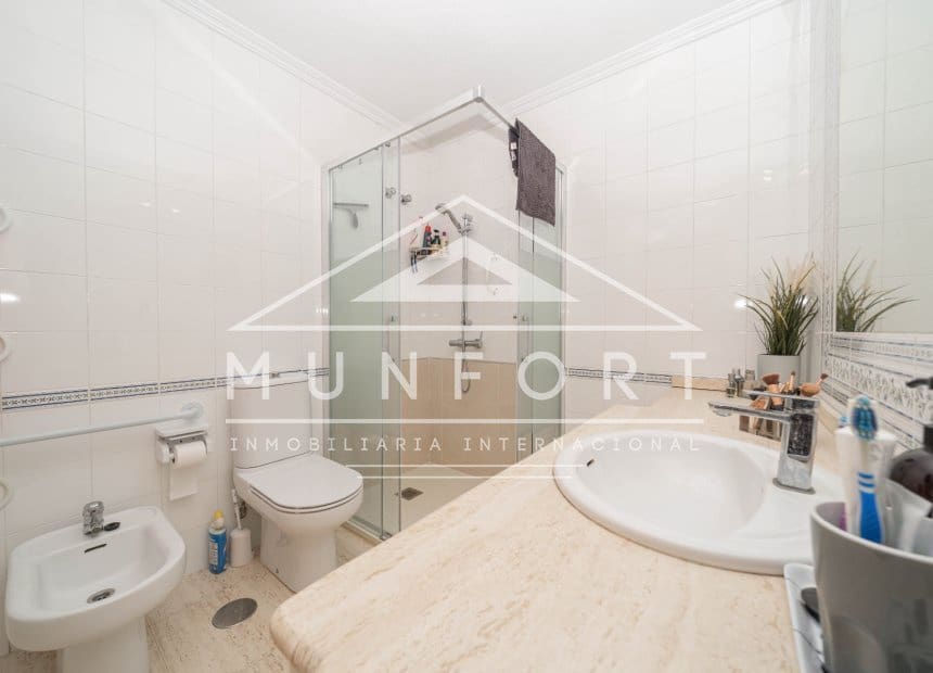 8 soveværelse Rækkehus til salg i Los Cuarteros med garage - € 359.000 (Ref: 10095046)