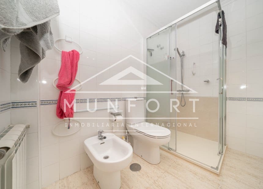 8 soveværelse Rækkehus til salg i Los Cuarteros med garage - € 359.000 (Ref: 10095046)