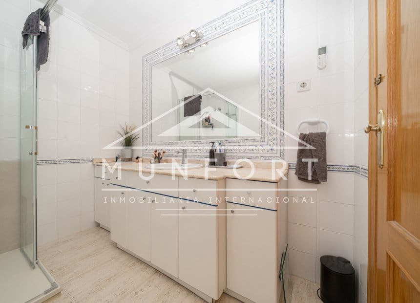 8 soveværelse Rækkehus til salg i Los Cuarteros med garage - € 359.000 (Ref: 10095046)