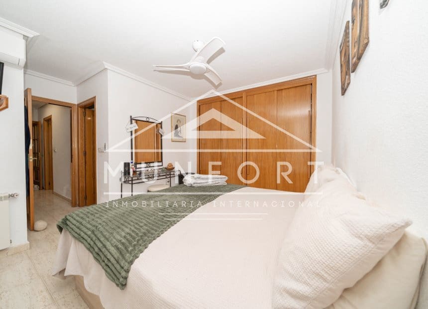 8 soveværelse Rækkehus til salg i Los Cuarteros med garage - € 359.000 (Ref: 10095046)