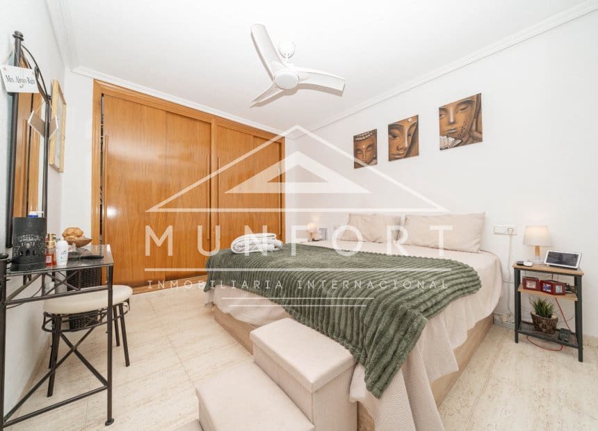 8 soveværelse Rækkehus til salg i Los Cuarteros med garage - € 359.000 (Ref: 10095046)
