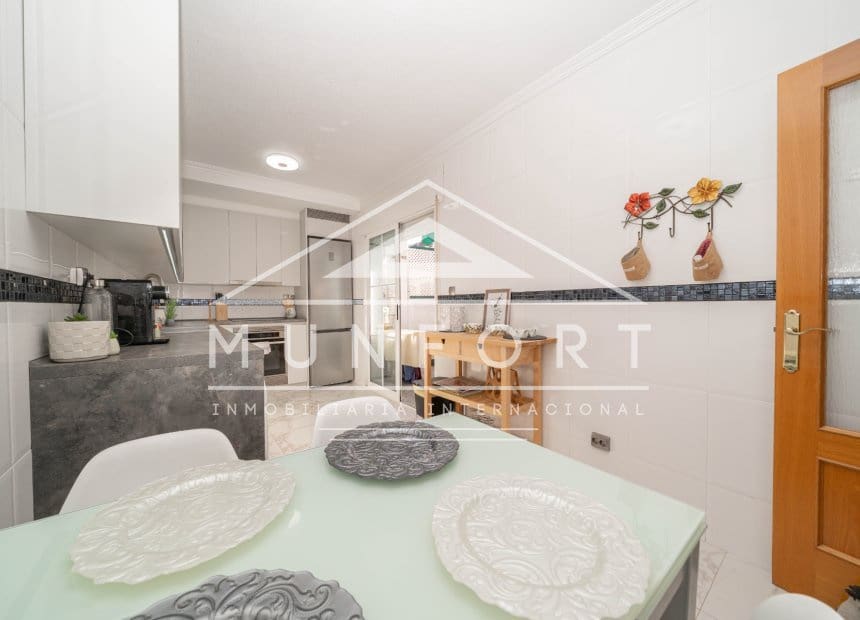 8 soveværelse Rækkehus til salg i Los Cuarteros med garage - € 359.000 (Ref: 10095046)