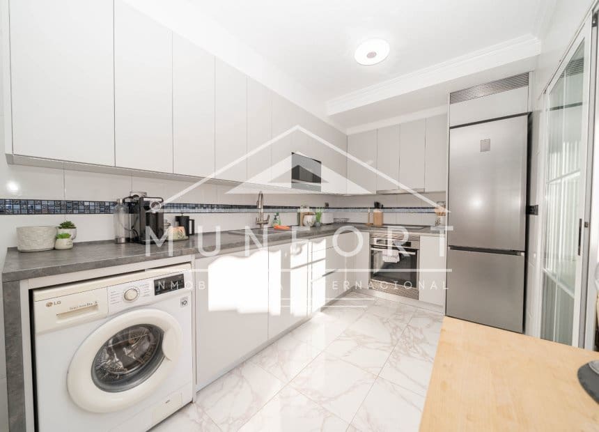8 soveværelse Rækkehus til salg i Los Cuarteros med garage - € 359.000 (Ref: 10095046)