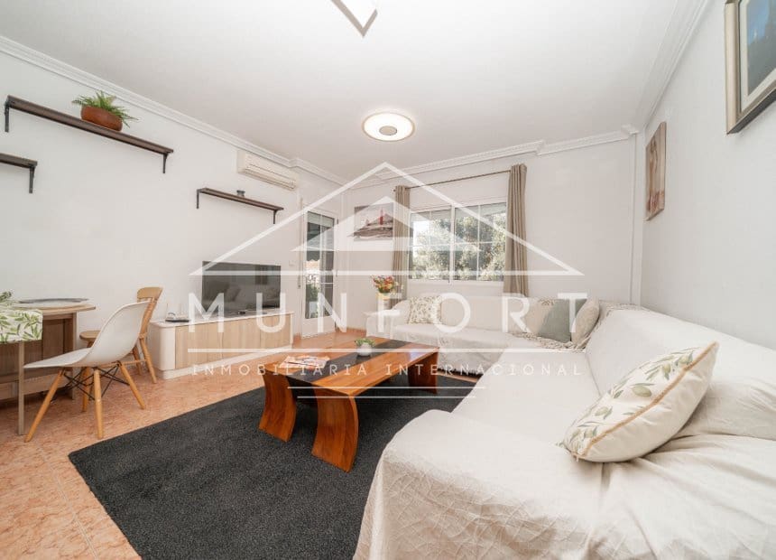 8 soveværelse Rækkehus til salg i Los Cuarteros med garage - € 359.000 (Ref: 10095046)