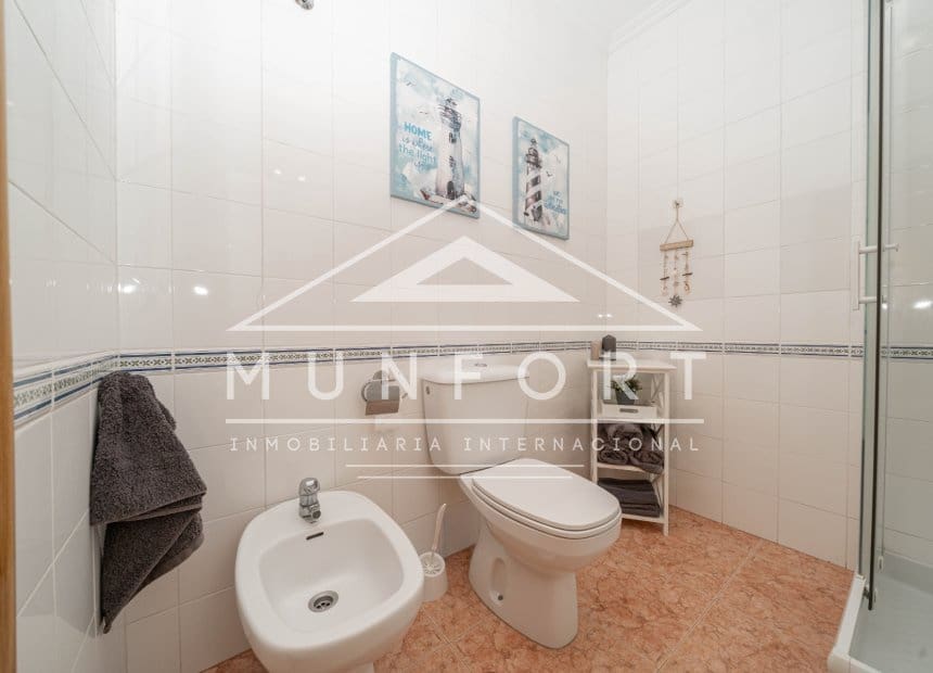 8 soveværelse Rækkehus til salg i Los Cuarteros med garage - € 359.000 (Ref: 10095046)