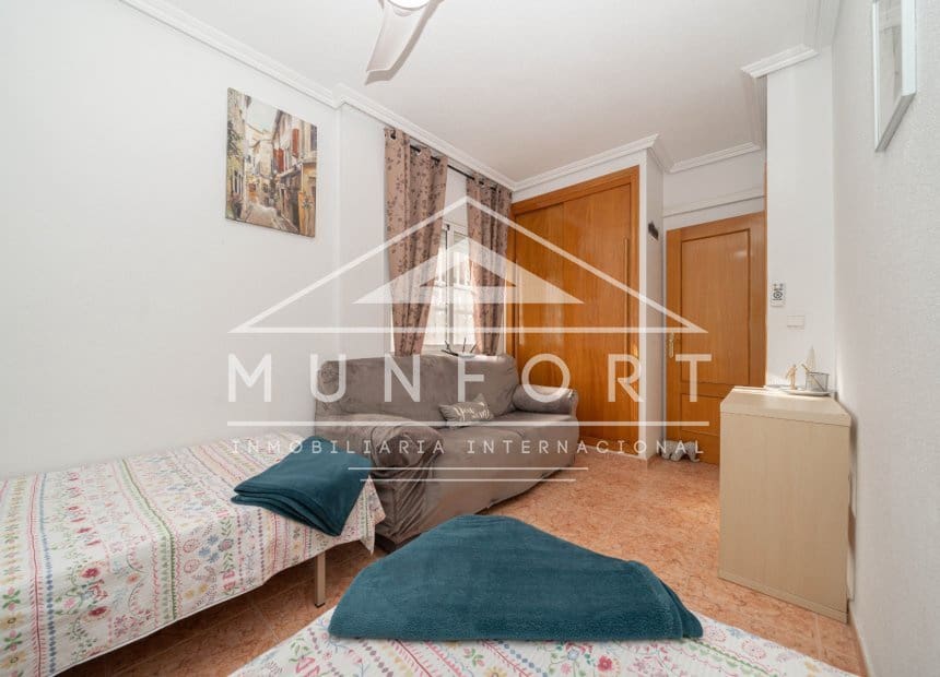 8 soveværelse Rækkehus til salg i Los Cuarteros med garage - € 359.000 (Ref: 10095046)