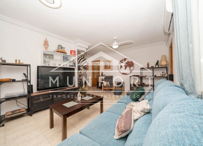 8 soveværelse Rækkehus til salg i Los Cuarteros med garage - € 359.000 (Ref: 10095046)
