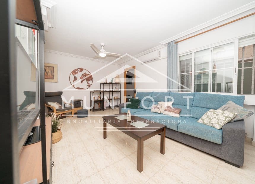 8 soveværelse Rækkehus til salg i Los Cuarteros med garage - € 359.000 (Ref: 10095046)