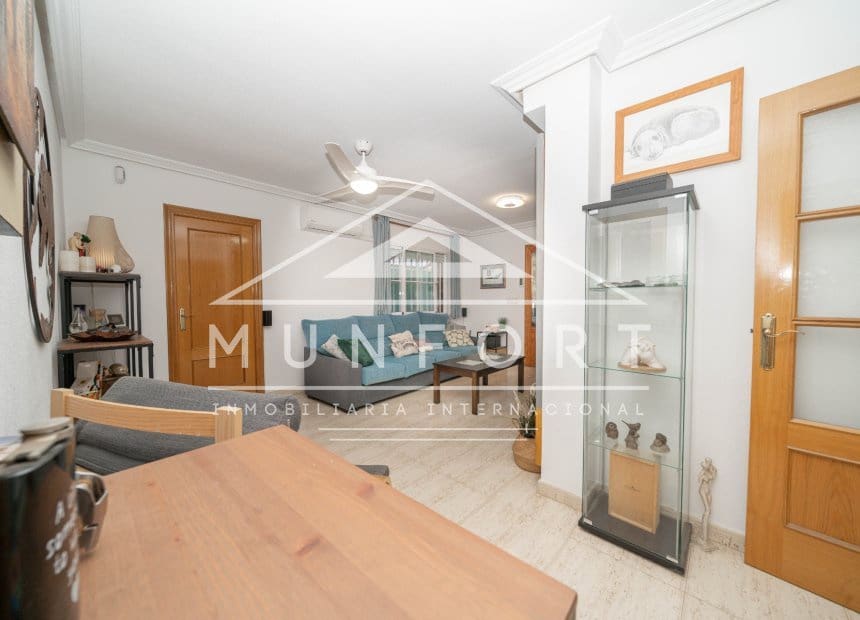 8 soveværelse Rækkehus til salg i Los Cuarteros med garage - € 359.000 (Ref: 10095046)
