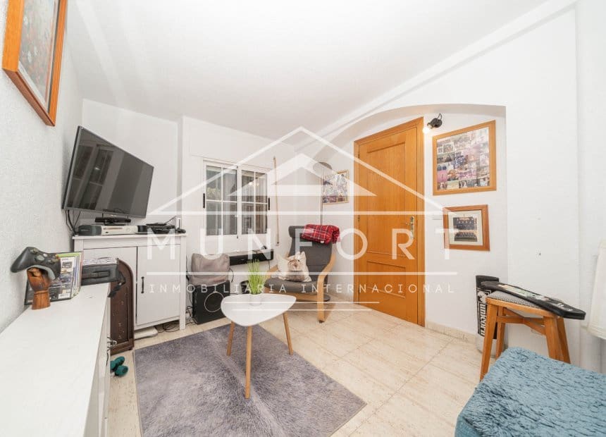 8 soveværelse Rækkehus til salg i Los Cuarteros med garage - € 359.000 (Ref: 10095046)