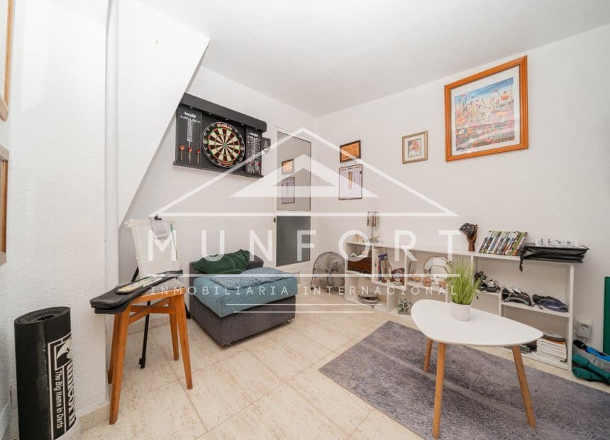 8 soveværelse Rækkehus til salg i Los Cuarteros med garage - € 359.000 (Ref: 10095046)