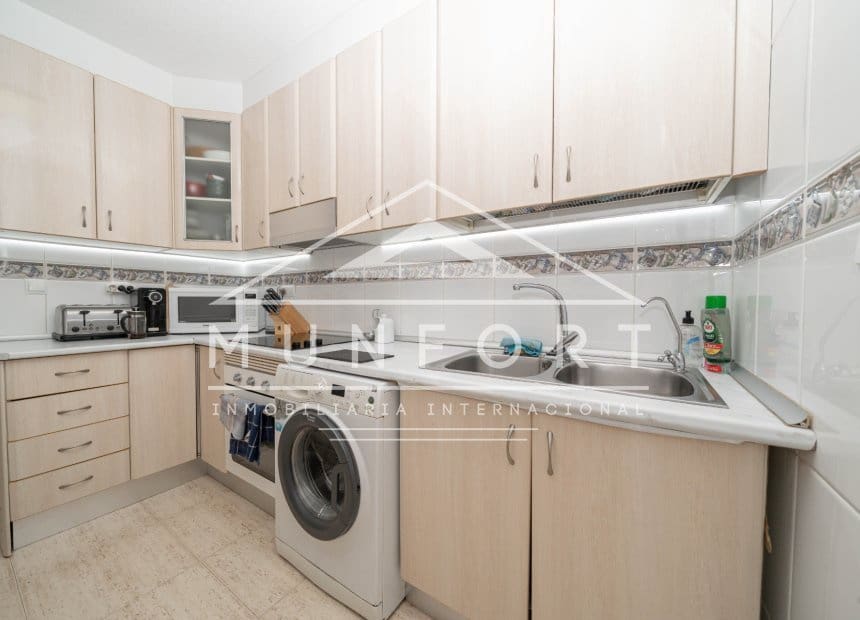 8 soveværelse Rækkehus til salg i Los Cuarteros med garage - € 359.000 (Ref: 10095046)
