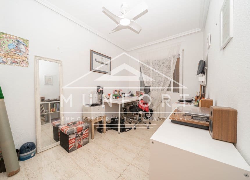 8 soveværelse Rækkehus til salg i Los Cuarteros med garage - € 359.000 (Ref: 10095046)