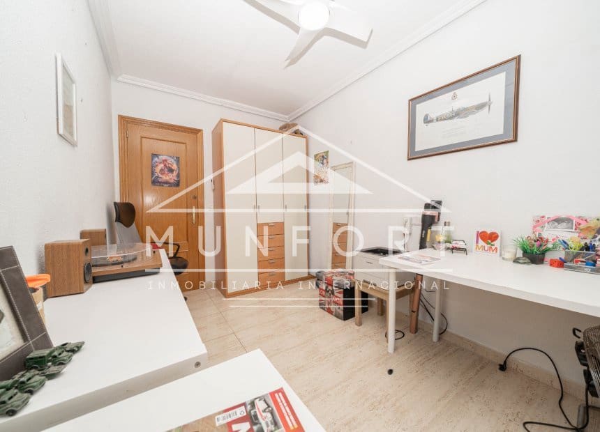 8 soveværelse Rækkehus til salg i Los Cuarteros med garage - € 359.000 (Ref: 10095046)