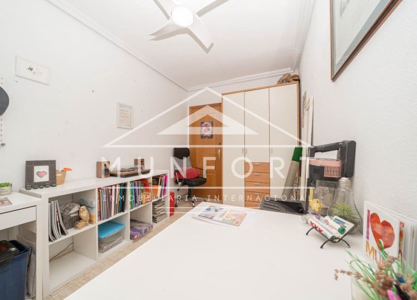 8 soveværelse Rækkehus til salg i Los Cuarteros med garage - € 359.000 (Ref: 10095046)