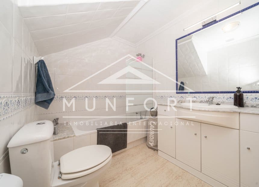 8 soveværelse Rækkehus til salg i Los Cuarteros med garage - € 359.000 (Ref: 10095046)