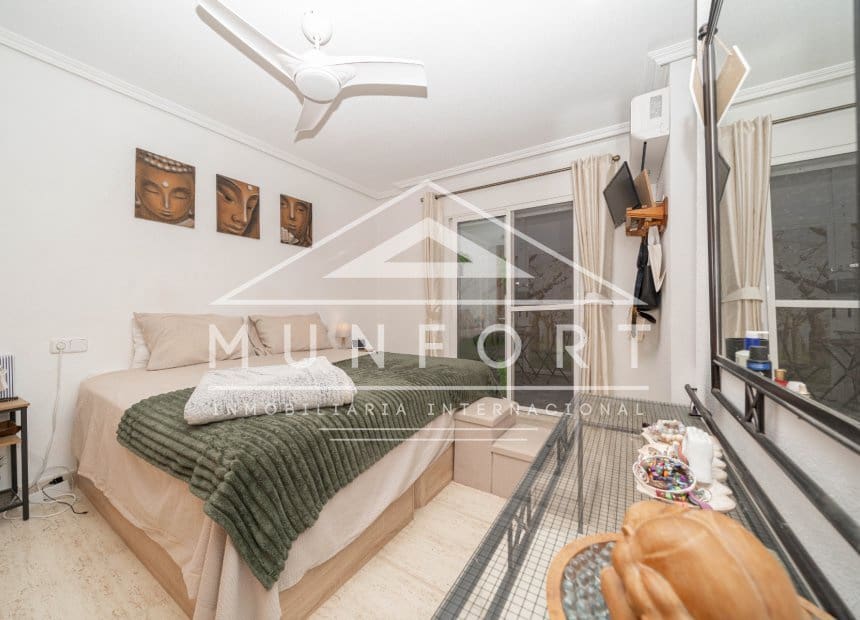 8 soveværelse Rækkehus til salg i Los Cuarteros med garage - € 359.000 (Ref: 10095046)