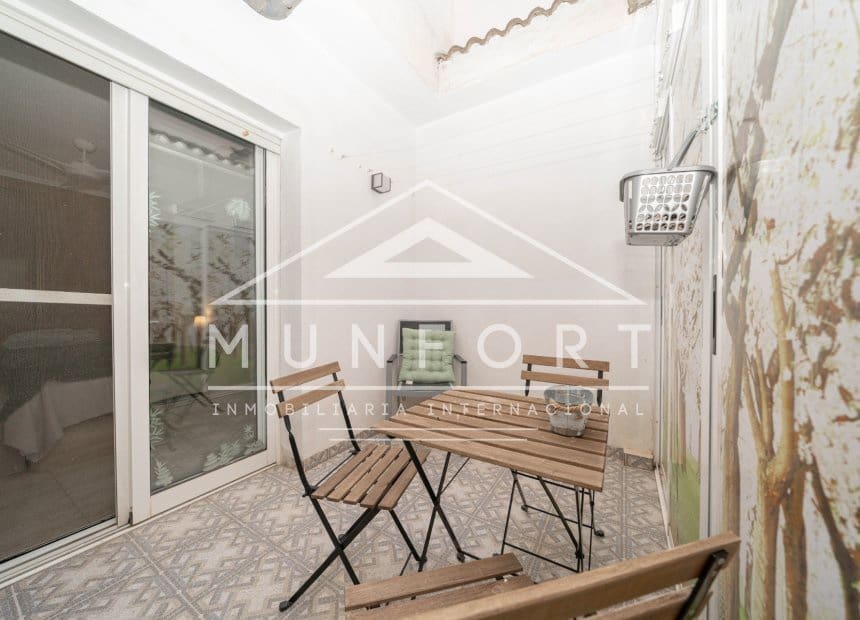 8 soveværelse Rækkehus til salg i Los Cuarteros med garage - € 359.000 (Ref: 10095046)