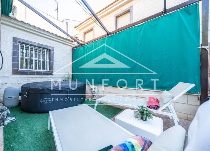 8 soveværelse Rækkehus til salg i Los Cuarteros med garage - € 359.000 (Ref: 10095046)
