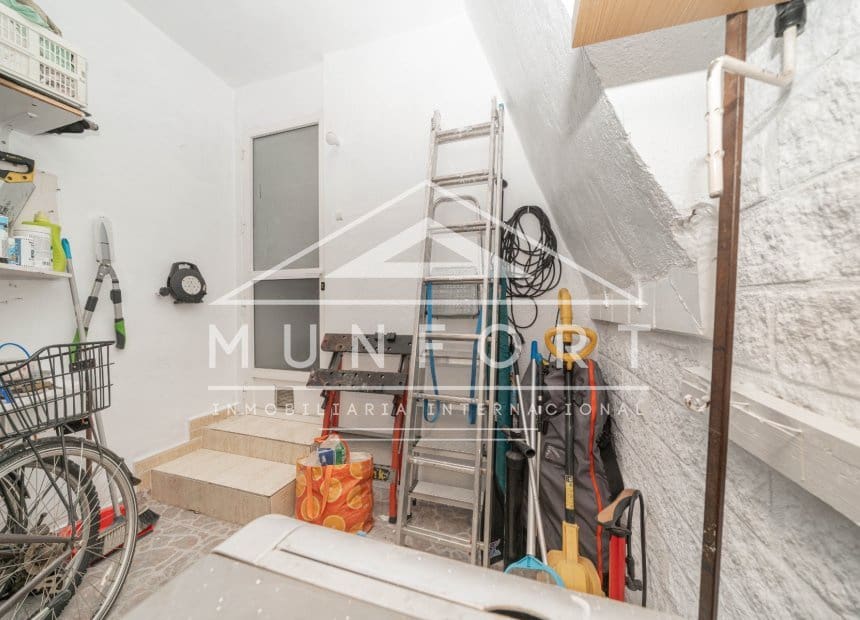 8 soveværelse Rækkehus til salg i Los Cuarteros med garage - € 359.000 (Ref: 10095046)