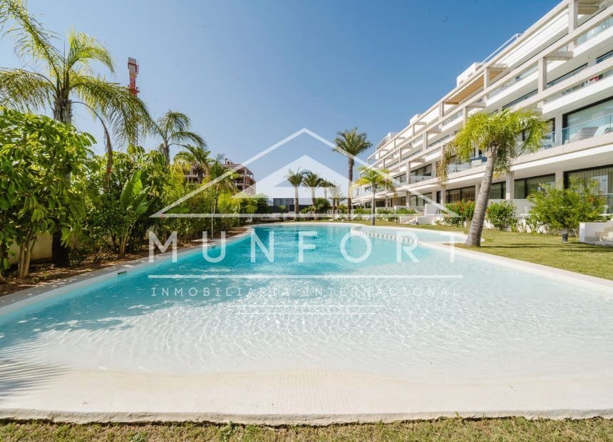 2 soveværelse Lejlighed til salg i Mar de Cristal med swimmingpool garage - € 325.000 (Ref: 10095816)