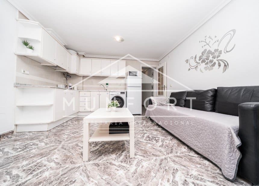 2 soverom Leilighet til leie i Torrevieja - € 850 (Ref: 10100549)