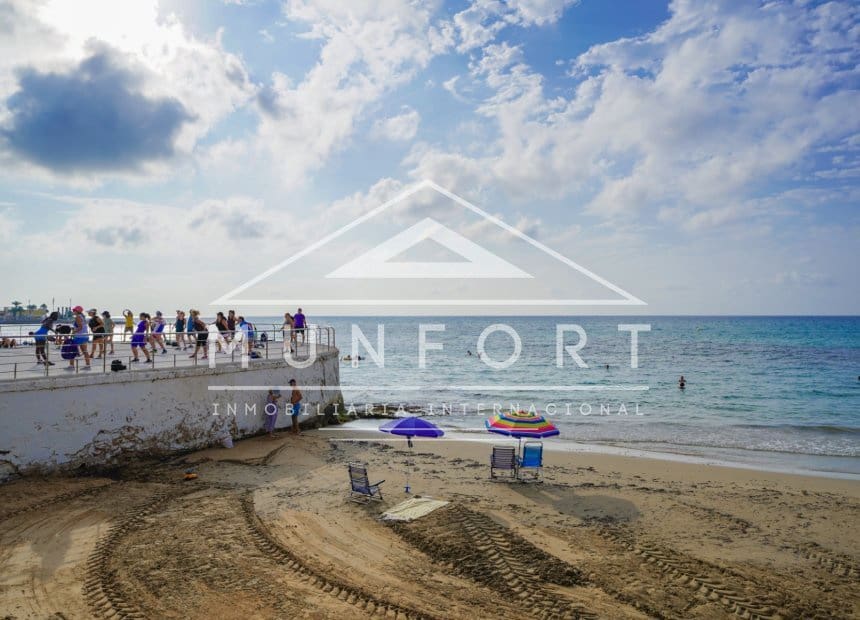 2 soverom Leilighet til leie i Torrevieja - € 850 (Ref: 10100549)