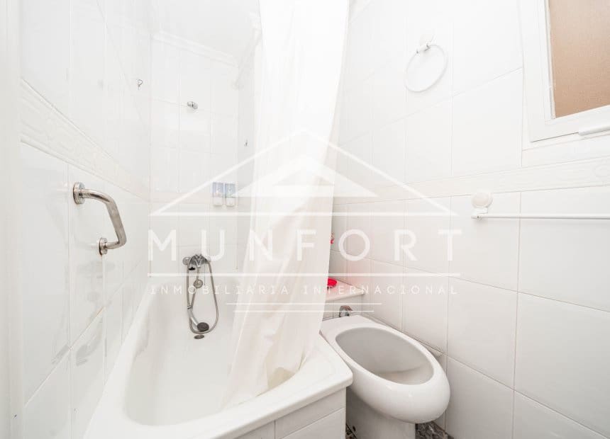 2 soverom Leilighet til leie i Torrevieja - € 850 (Ref: 10100549)