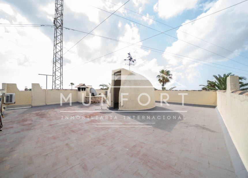 Chalet de 2 habitaciones en Orihuela Costa en venta con piscina garaje - 380.000 € (Ref: 10100550)
