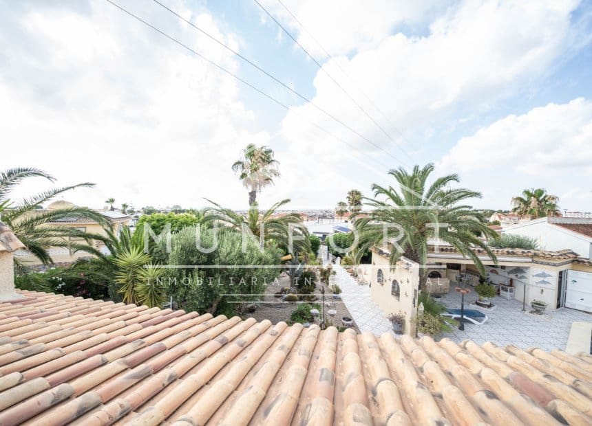 Chalet de 2 habitaciones en Orihuela Costa en venta con piscina garaje - 380.000 € (Ref: 10100550)