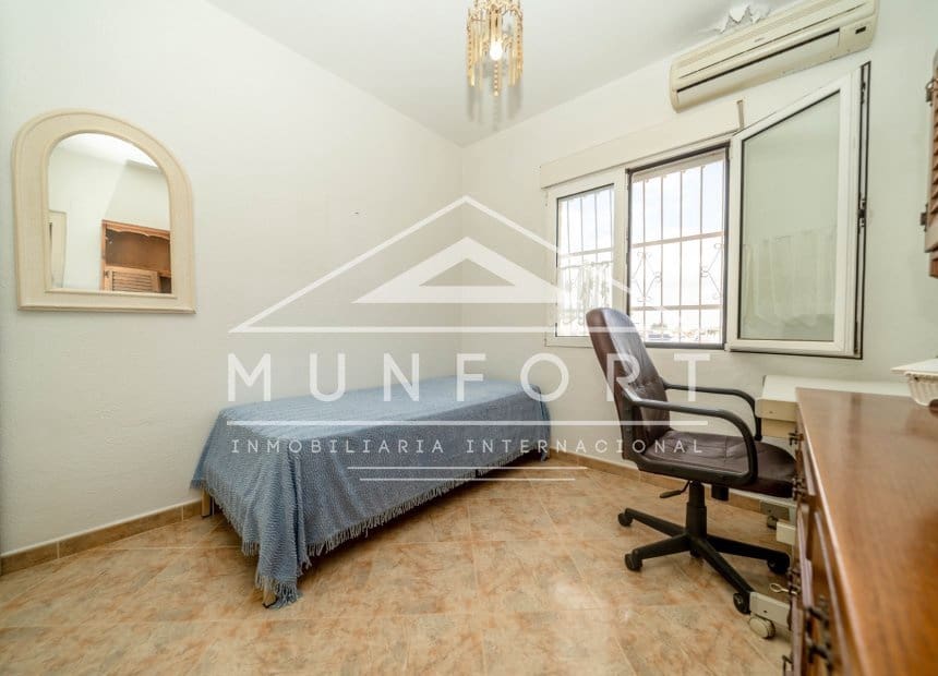 Chalet de 2 habitaciones en Orihuela Costa en venta con piscina garaje - 380.000 € (Ref: 10100550)