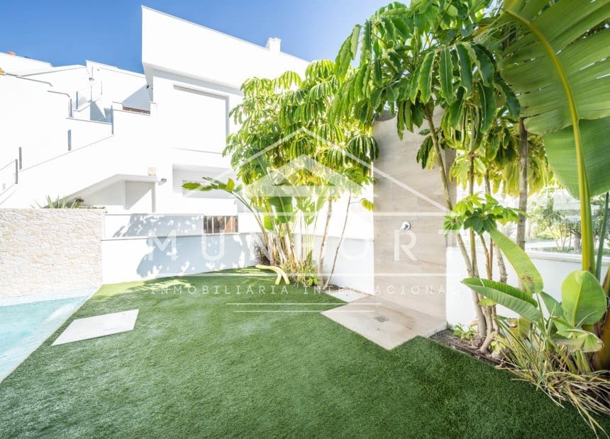 2 makuuhuone Bungalow myytävänä paikassa Pilar de la Horadada mukana uima-altaan 
autotalli - 249 000 € (Ref: 10101198)