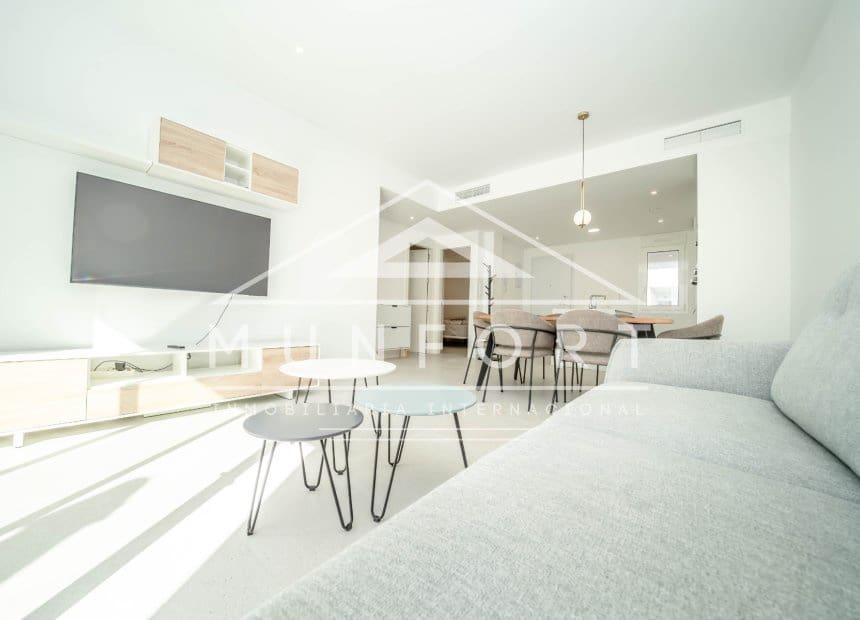 2 makuuhuone Bungalow myytävänä paikassa Pilar de la Horadada mukana uima-altaan 
autotalli - 249 000 € (Ref: 10101198)