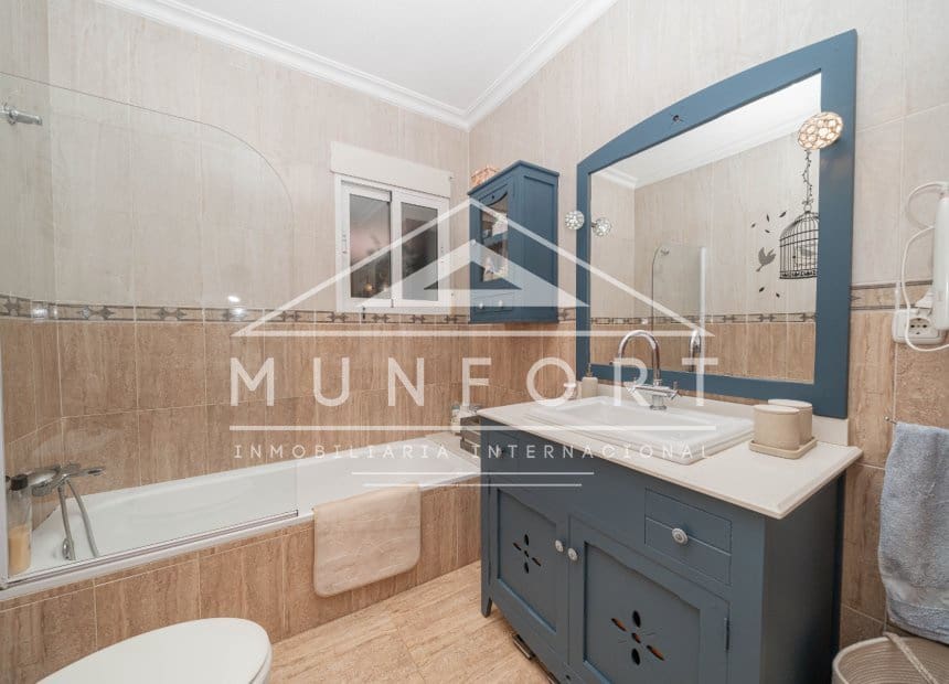 3 makuuhuone Rivitalo myytävänä paikassa Roldan mukana 
autotalli - 259 000 € (Ref: 10116030)
