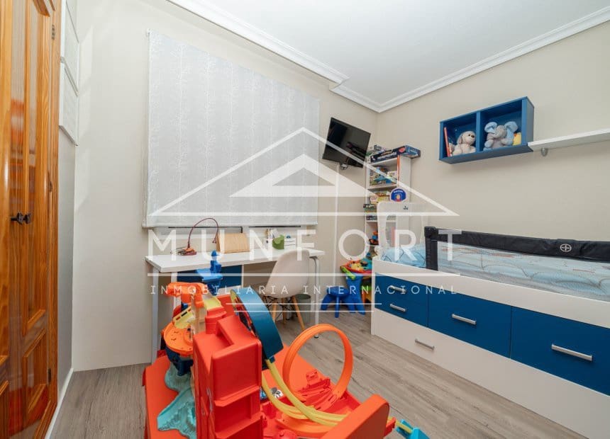 3 makuuhuone Rivitalo myytävänä paikassa Roldan mukana 
autotalli - 259 000 € (Ref: 10116030)