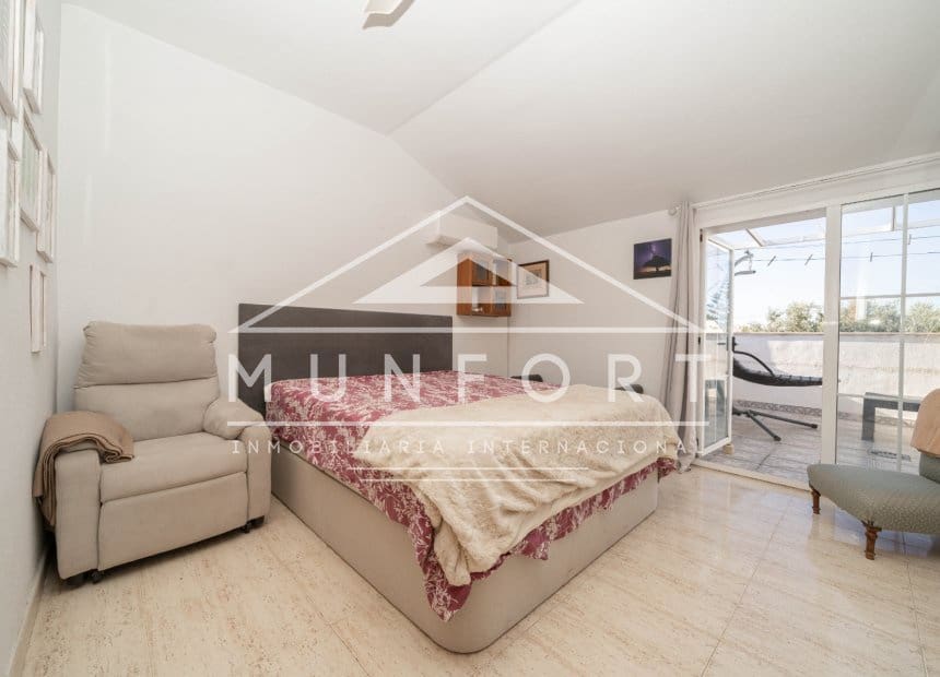8 soverom Rekkehus til salgs i Los Cuarteros med garasje - € 359 000 (Ref: 10121066)