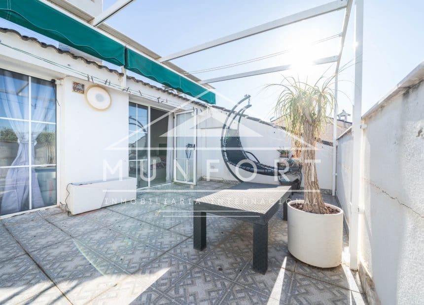 8 soverom Rekkehus til salgs i Los Cuarteros med garasje - € 359 000 (Ref: 10121066)