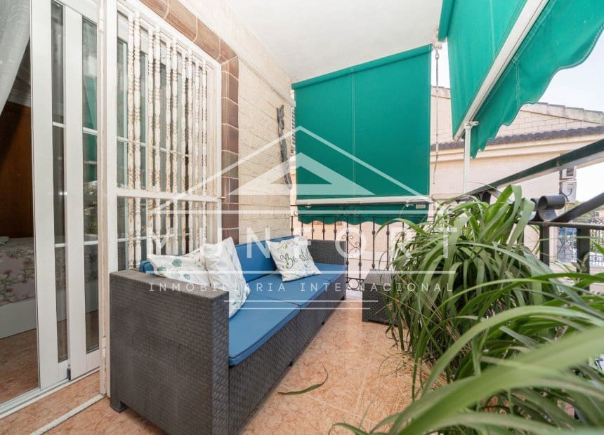 8 soverom Rekkehus til salgs i Los Cuarteros med garasje - € 359 000 (Ref: 10121066)
